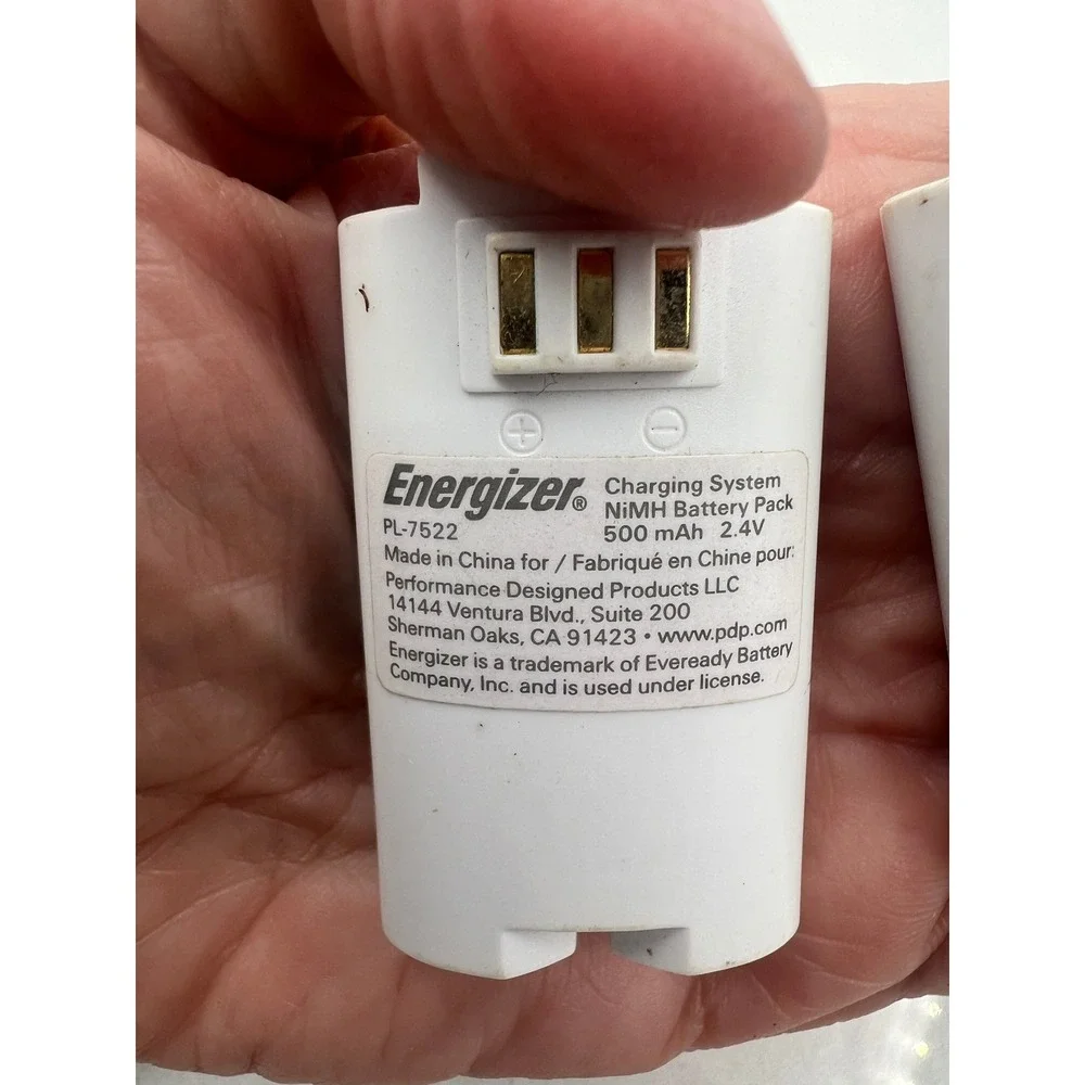 Energizer PL-7522 Double Charging Station For Wii Remote Controls with Two Packs
